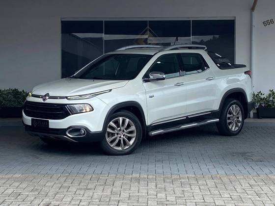 FIAT TORO 2.0 16V TURBO DIESEL RANCH 4WD AT9 FIAT TORO 2.0 16V TURBO DIESEL RANCH 4WD AT9
